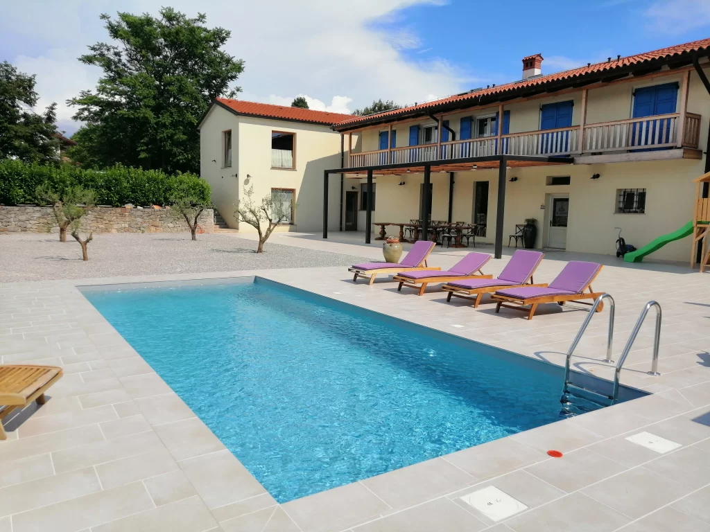 forstar-vse-kar-potrebujete-za-vas-bazen-in-okolico-zidani-bazen