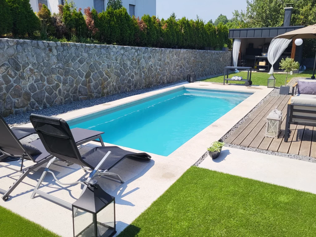 bazeni-forstar-vse-kar-potrebujete-za-vas-bazen-in-okolico-plavalno